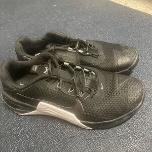 Nike Metcon 7 Black and White Women’s shoes.. Size 9.